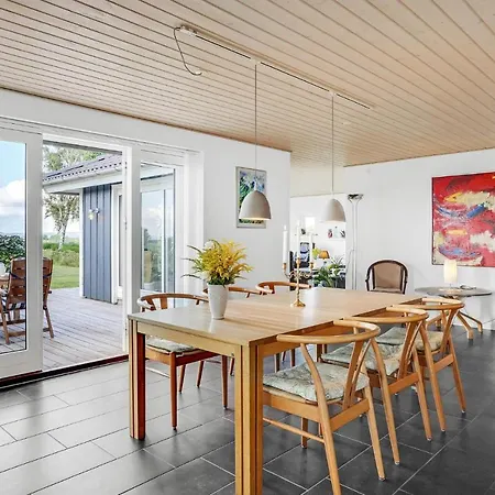 Solovej Xi בית נופש